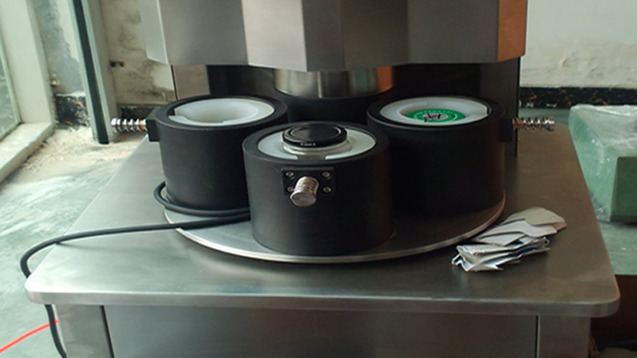 four heads vacuum capping machine semi automatic manual de la tapadora al buit.jpg