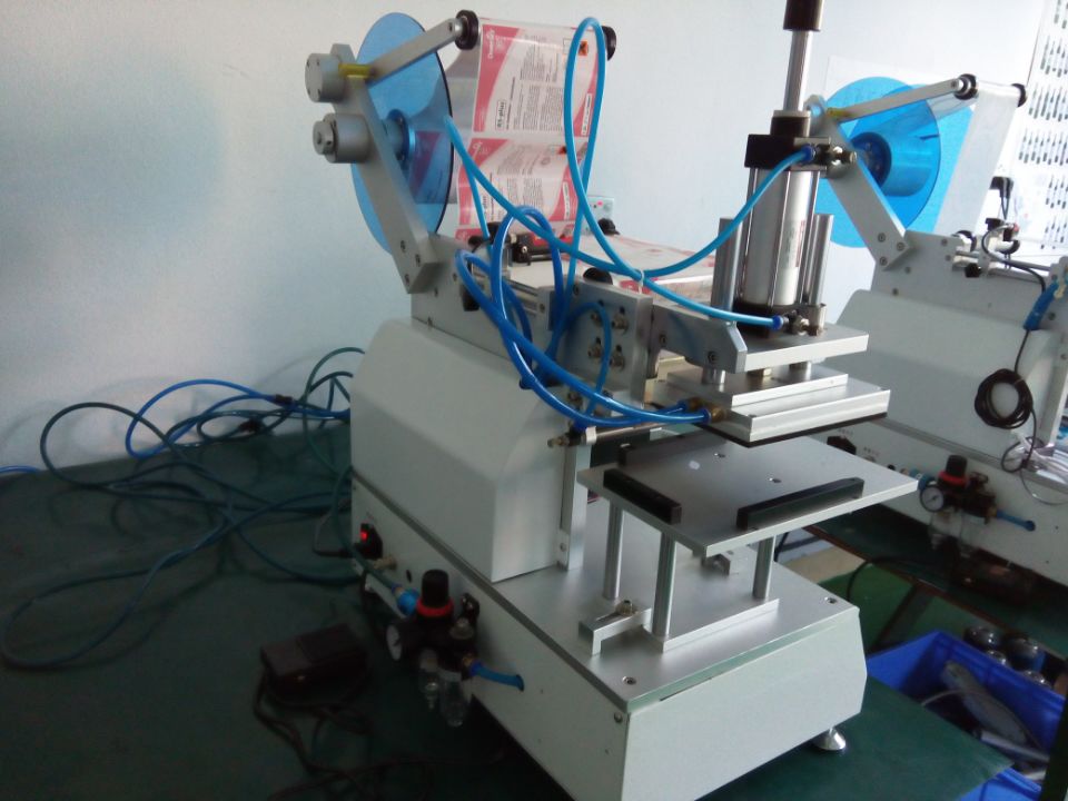 bags labeling machine customized tir posterior per a màquines d'etiquetatge de bosses.jpg