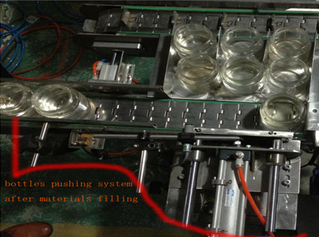 automatic bottles pushing system after filing sistema d'empenta d'ampolles.jpg