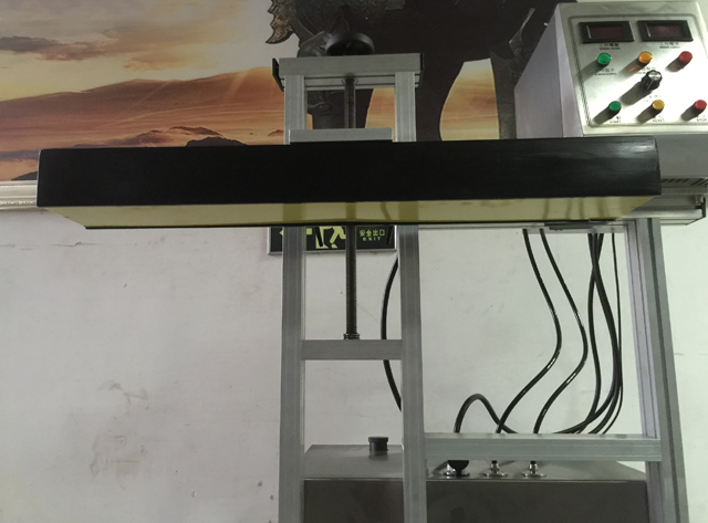 maquinària de segellat per inducció de refrigeració per aigua.jpg