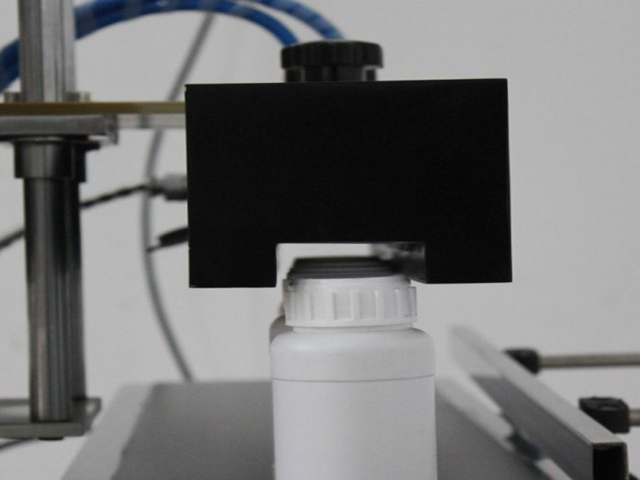 màquina de segellat per inducció tipus túnel.jpg