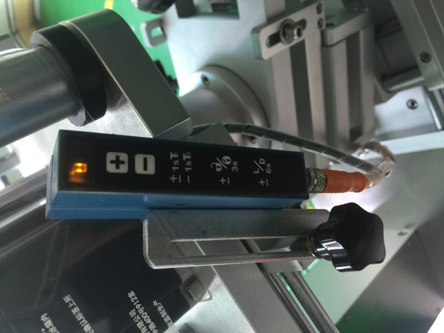 sensor de detecció d'etiquetes transparent.jpg